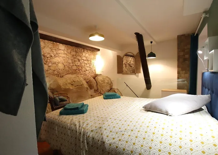 Roche-rock In The Heart Of The Old Town * Вильфранш-сюр-Мер