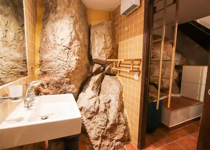 Roche-rock In The Heart Of The Old Town Апартаменты